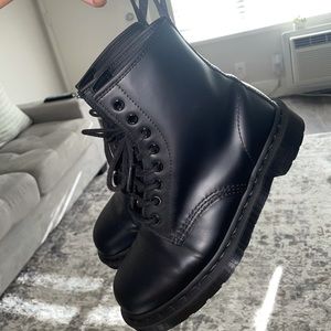 1460 Doc Marten’s ALL BLACK